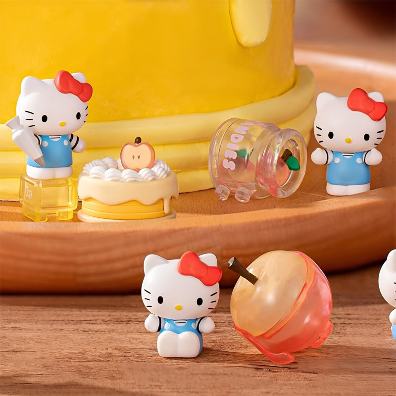 Фігурка-сюрприз POP TOP HELLO KITTY – ЯБЛУЧНИЙ ВОРКШОП (в ас.)