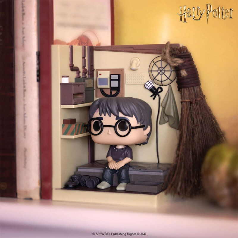 Ігрова фігурка FUNKO POP! NOOKS серії "Гаррі Поттер" - ГАРРІ ПОТТЕР У КОМІРЧИНІ
