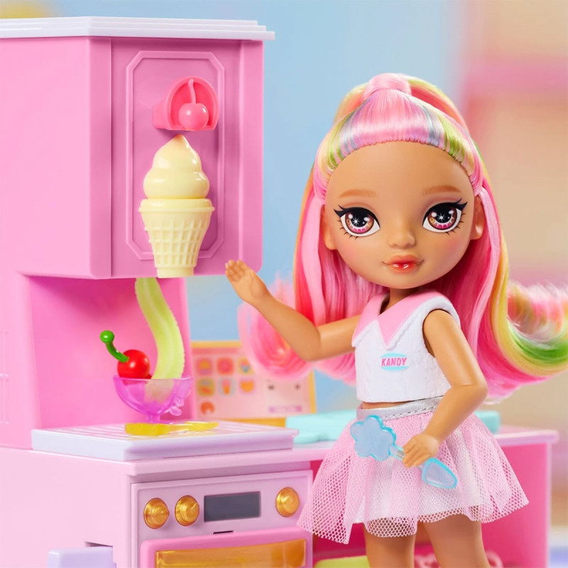 Ігровий набір з лялькою RAINBOW HIGH серії "Littles" – КОНДИТЕРСЬКА КЕНДІ (з аксес.)