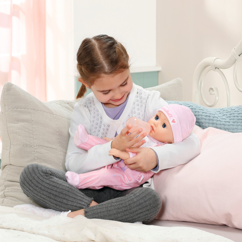 Інтерактивна лялька BABY ANNABELL - МОЯ МАЛЕНЬКА КРИХІТКА (43 cm, з аксесуарами)